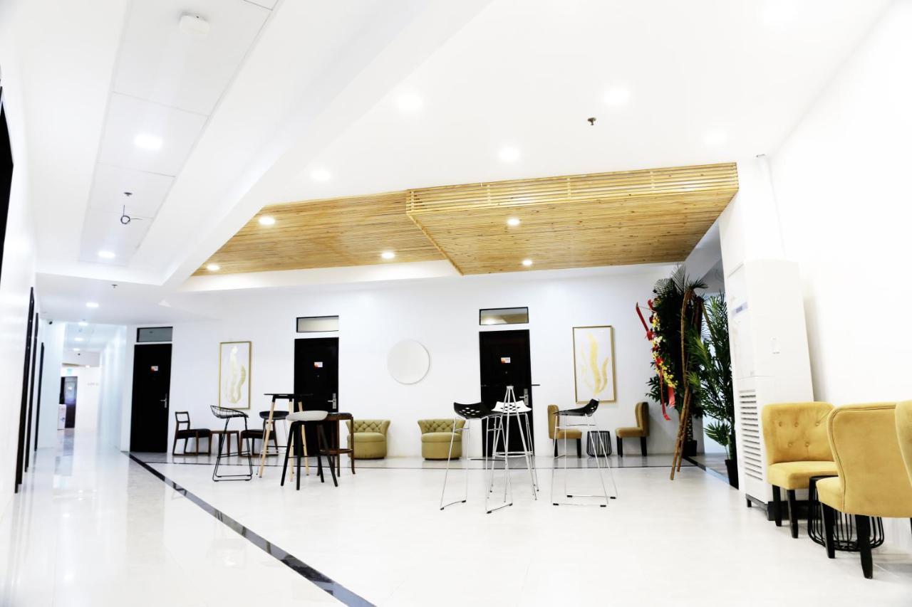 Travelbee Airport Inn Мактан Экстерьер фото