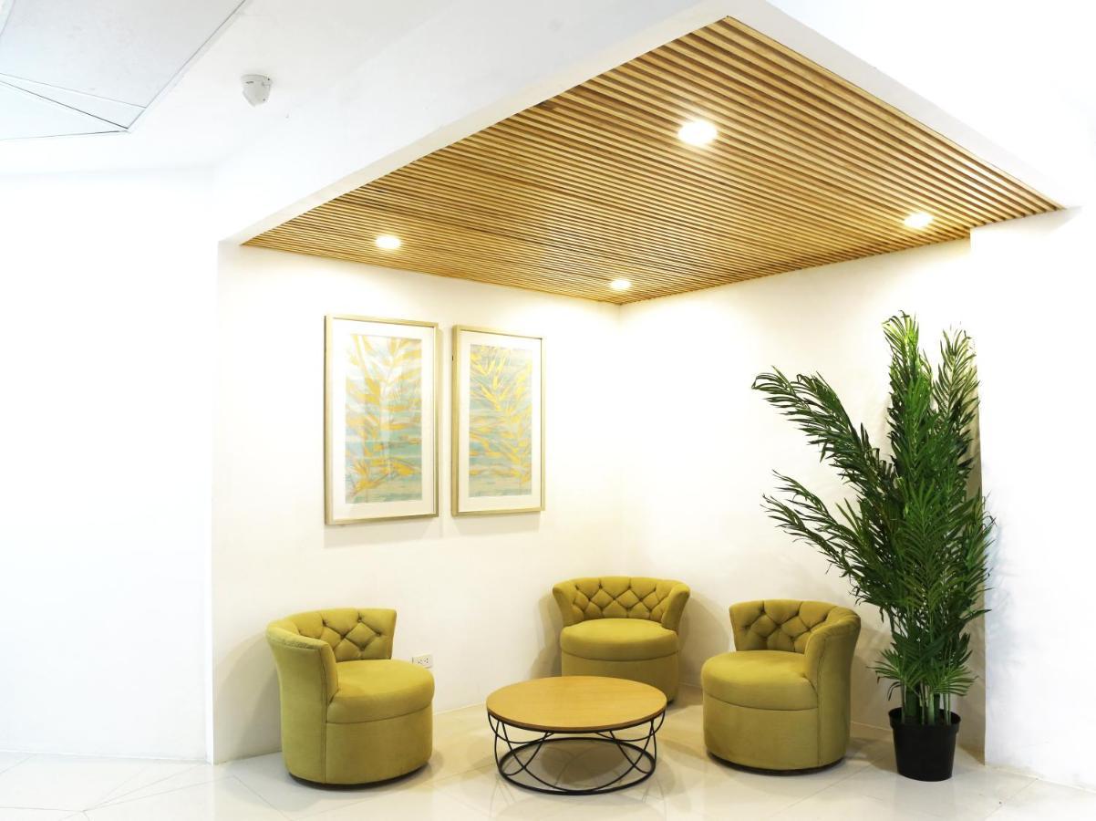 Travelbee Airport Inn Мактан Экстерьер фото