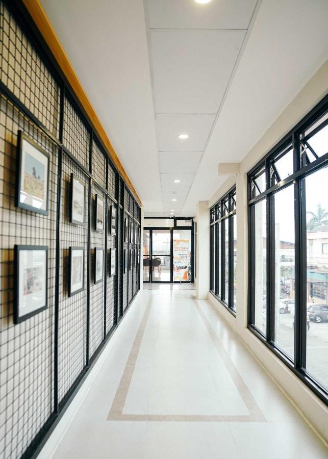 Travelbee Airport Inn Мактан Экстерьер фото