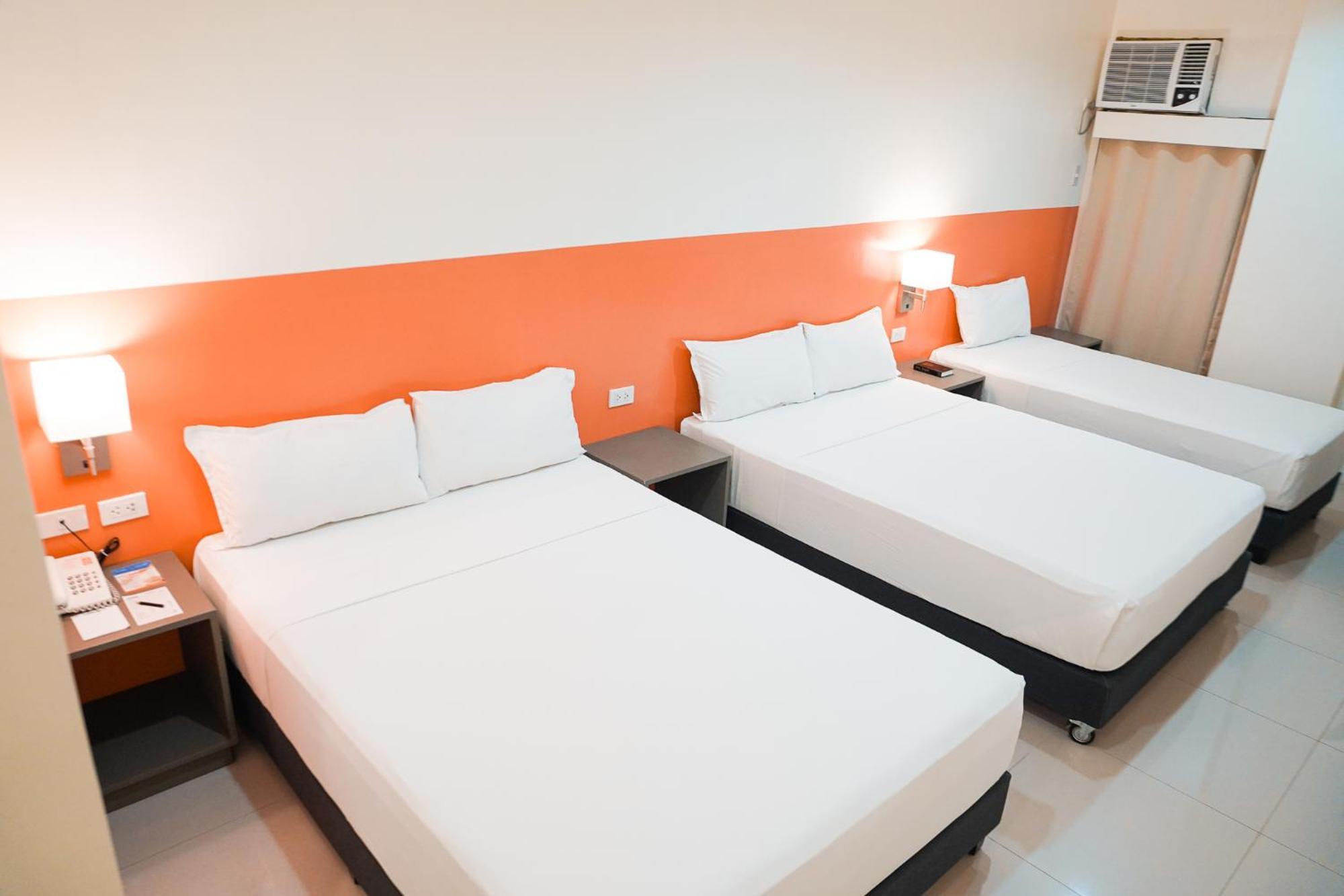 Travelbee Airport Inn Мактан Экстерьер фото