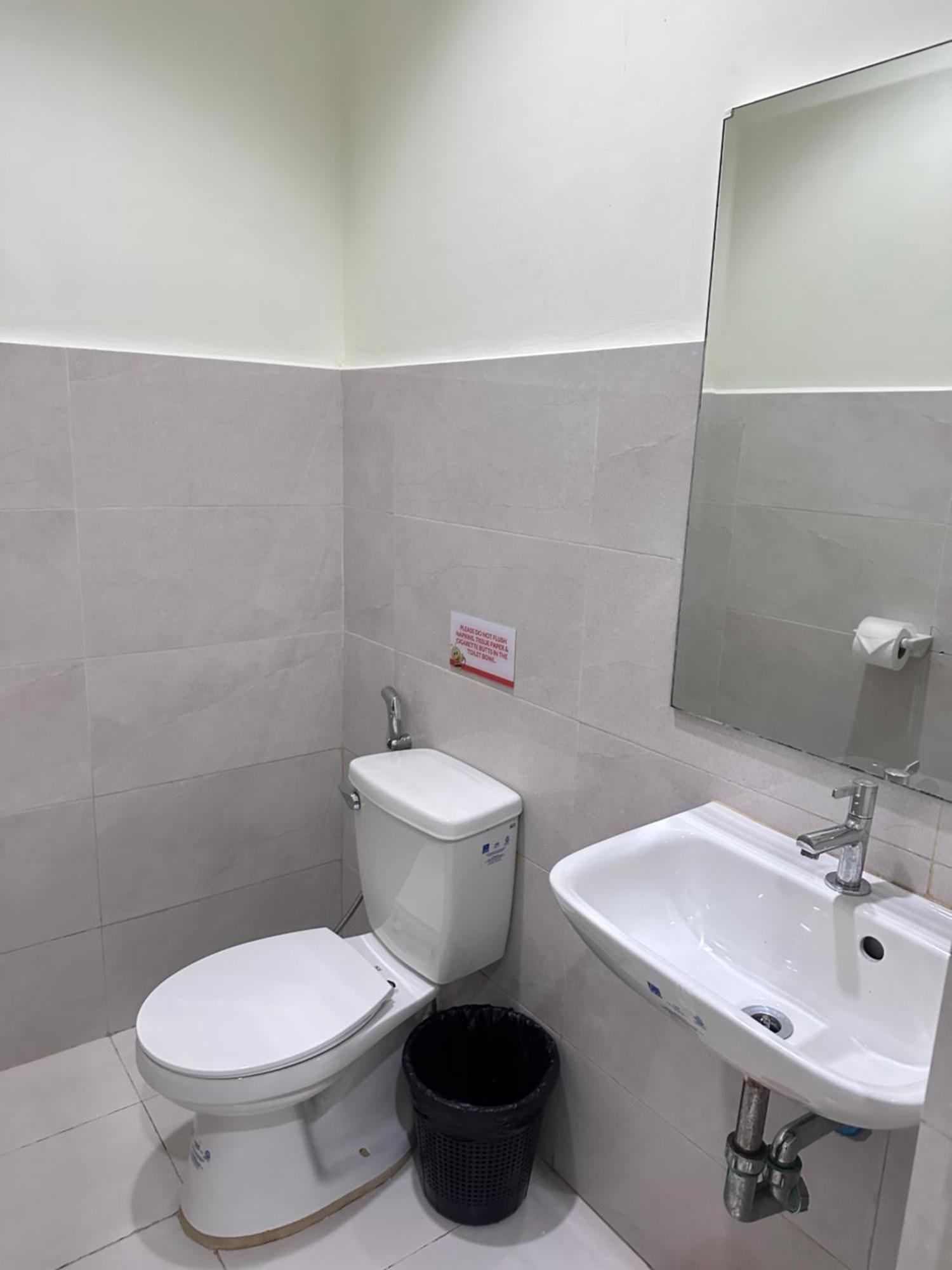 Travelbee Airport Inn Мактан Экстерьер фото